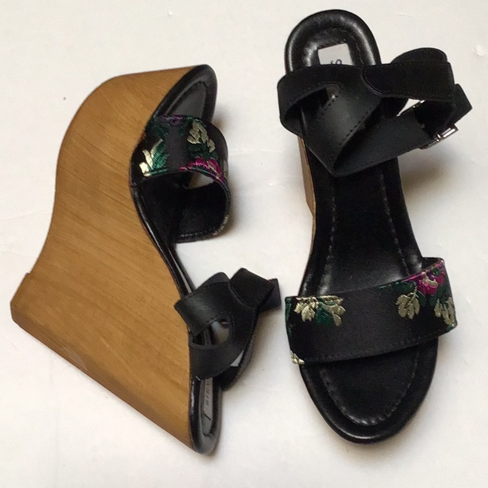 Steve Madden Bella Black Embroidered Floral Platform Wood Wedge Sandal Shoe NWOT